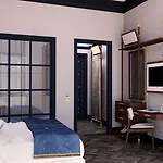 מלון Lume Boutique Hotel, Autograph Collection 4*